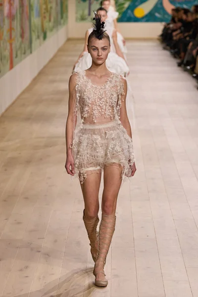 Look 18
